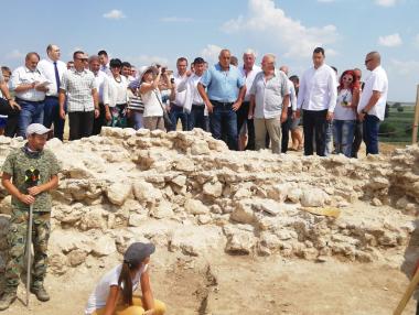 Борисов обеща помощ за гробницата край с. Маноле