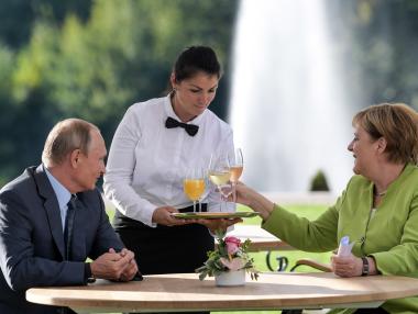 Тричасовият разговор между Путин и Меркел е бил полезен