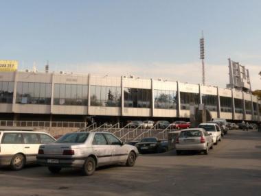 Започна разчистването на автомобили около Националния стадион