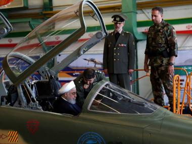 Иран представи своя първи боен самолет