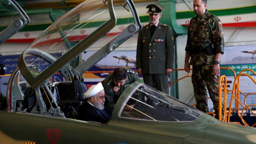 Иран представи своя първи боен самолет