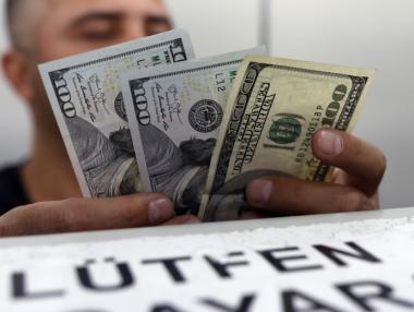 Турската лира отново се засили надолу