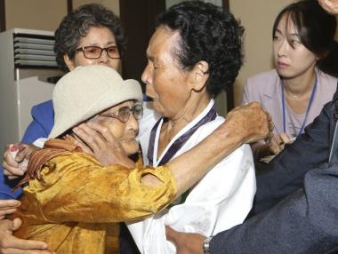 Двете Кореи отново събират семейства