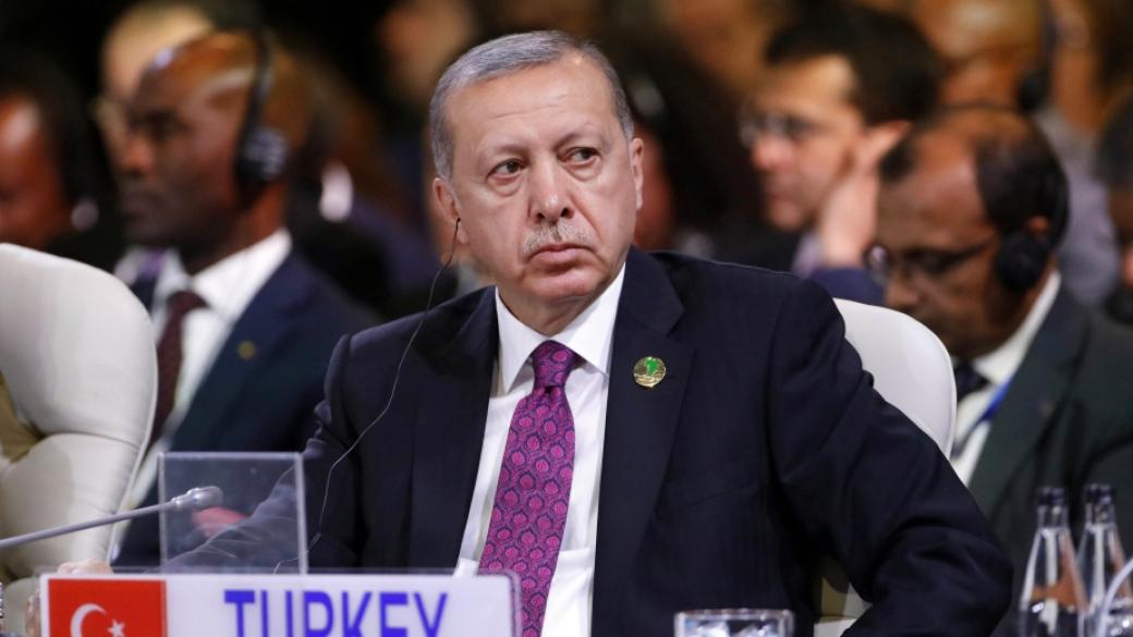 Ердоган призова всички турци да се борят с икономическите атаки