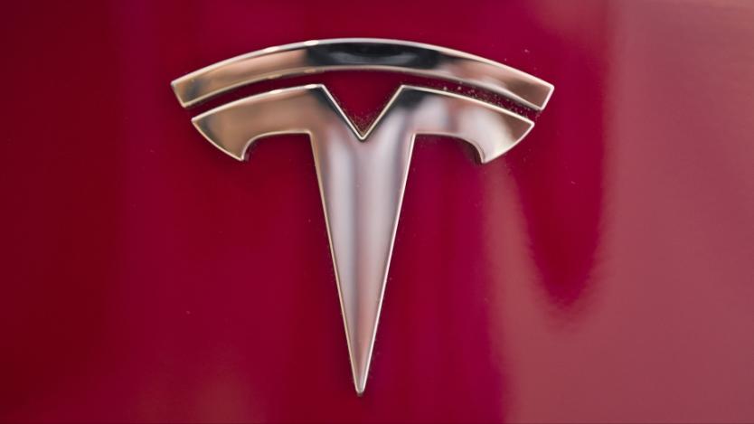 Акциите на Tesla поевтиняха с 4%
