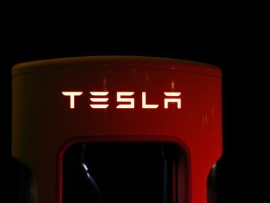 Акциите на Tesla поевтиняха с още 1.1%