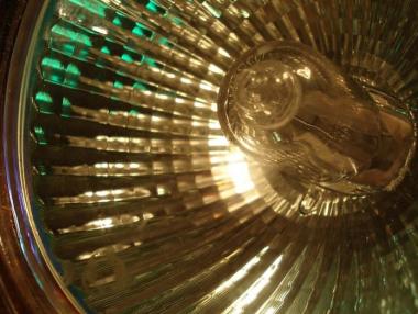 Сбогом на халогенните крушки в Европа, настъпва LED осветлението