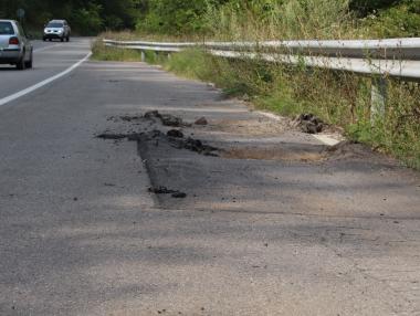 Своге протестира заради лошото качество на пътя