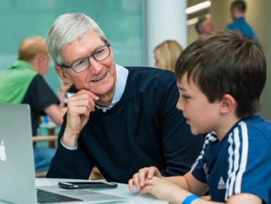 Тим Кук с бонус в акции на Apple за $121 млн.