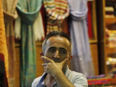 Турската лира се срина с 3%