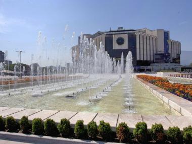 Главният вход на НДК остава затворен