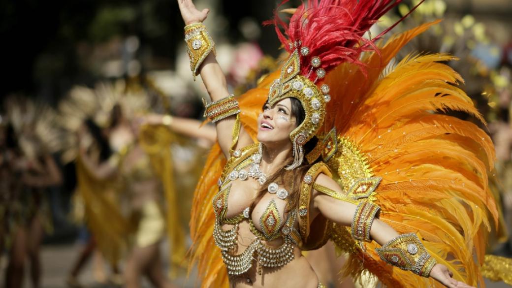 Блясък и танци на карнавала „Нотинг Хил“ в Лондон