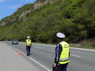 Затварят днес фаталния път София-Своге