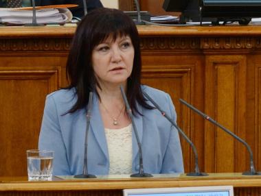 Председателят на парламента обеща коланите в автобусите да станат задължителни