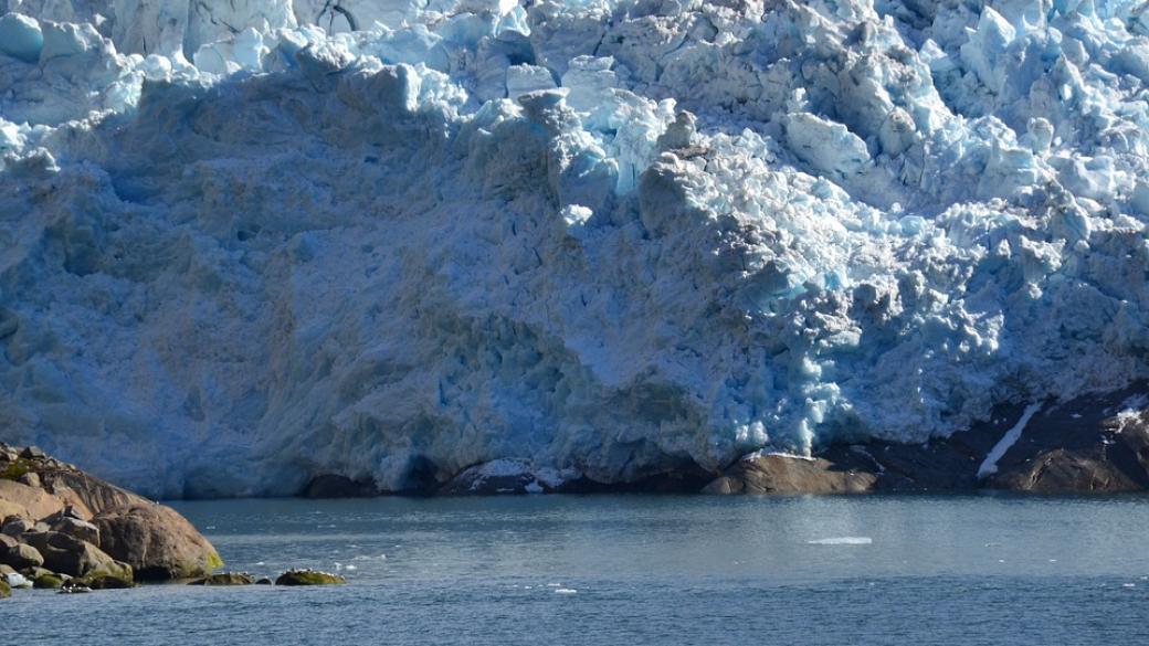 Голям ледник в Гренландия се топи с рекордни темпове