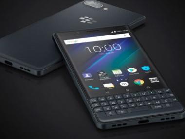 BlackBerry залага на физическа клавиатура с новия си телефон за $399