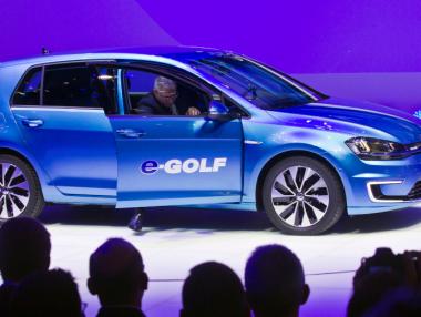 Volkswagen е заподозряна, че е манипулирала и бензиновите си емисии