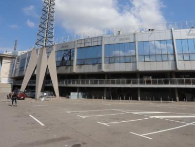 Паркингът на националния стадион вече е платен