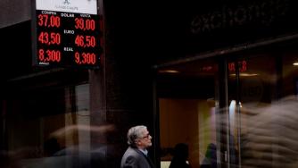 Аржентина премахва половината министерства заради кризата