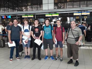 България обра медалите на Олимпиадата по информатика в Япония