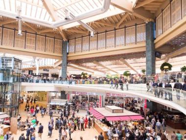 Италия ограничава работното време на молове и магазини