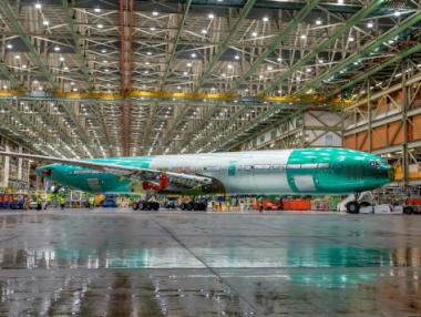 Boeing показа новия си самолет 777X-9