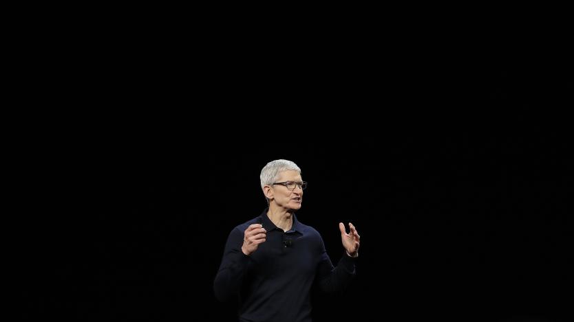 Тим Кук защити поскъпващите цени на iPhone