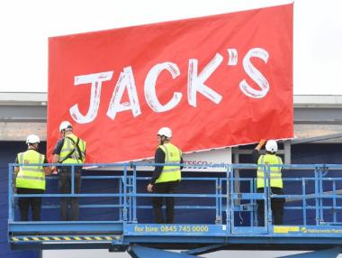 Tesco представи дискаунт веригата си Jack's
