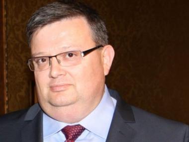 Цацаров поиска криминализиране на нелегалното производство на цигари