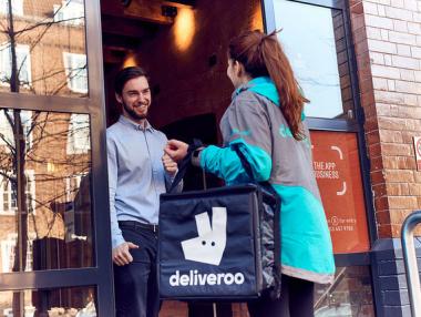 Uber преговаря да купи компанията за доставка на храна Deliveroo