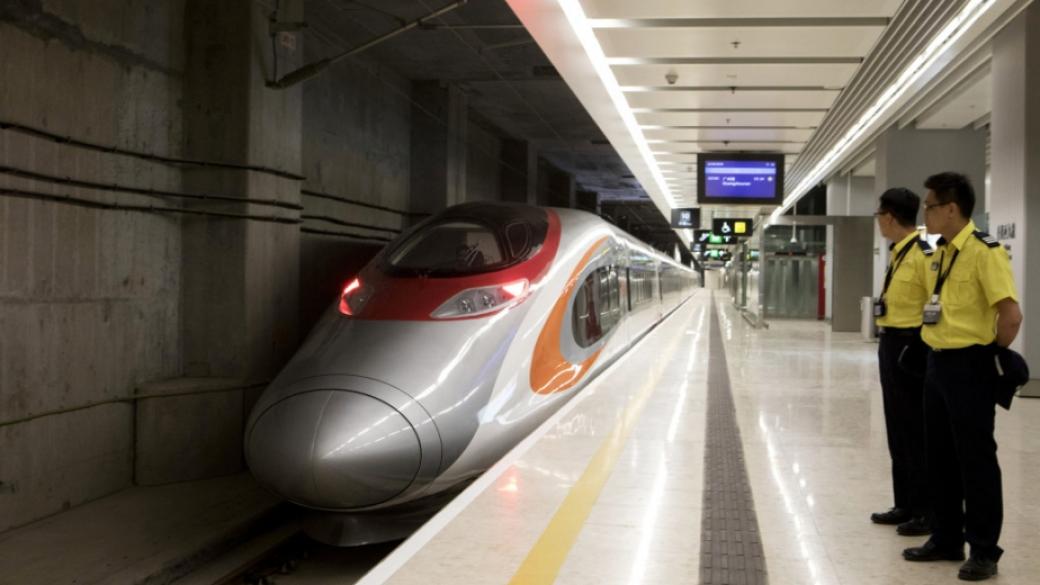 Влак стрела свърза Хонконг с континентален Китай