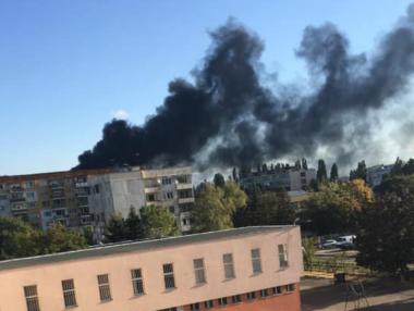 Пожар гори в софийския квартал „Дружба“