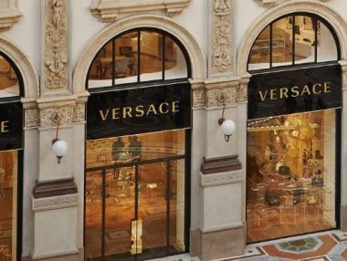 Официално: Michael Kors купува Versace за $2.1 млрд. и сменя името си