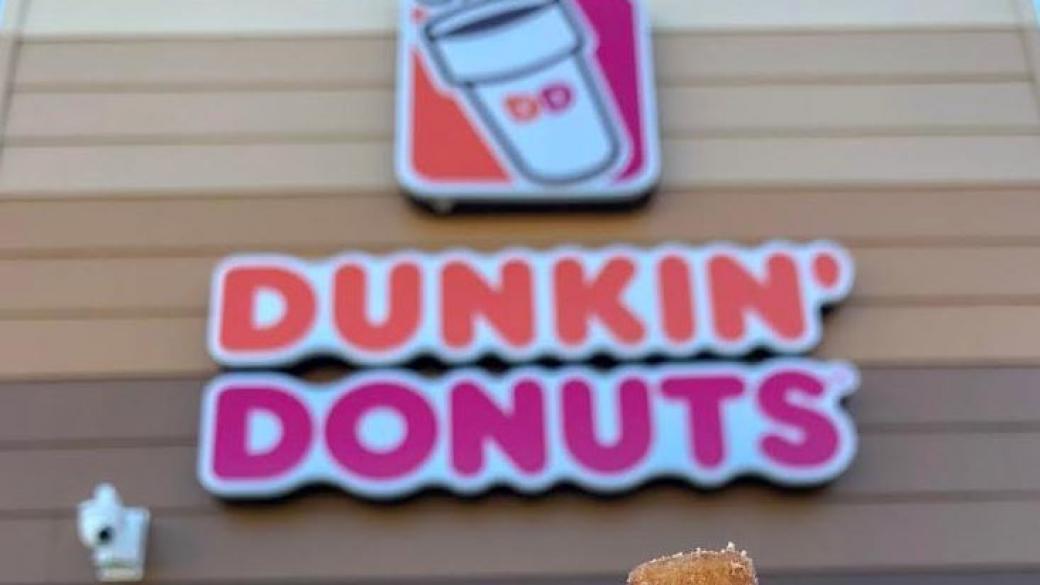 Dunkin' Donuts маха от името си думата „Donuts“