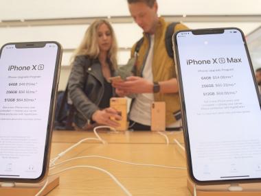 Феновете на Apple предпочитат рекордно скъпия iPhone XS Max