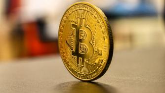 Google връща рекламите на криптовалути