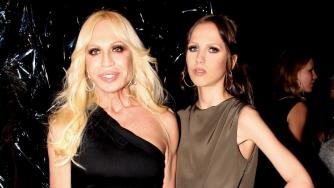 Коя е Алегра Версаче, наследничката на модната империя Versace, купена от Michael Kors