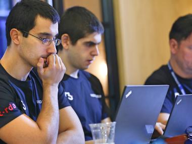 Българска компания с отличие на блокчейн състезанието DerivHack 2018 в Лондон