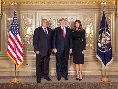 Снимка с Тръмп…може би