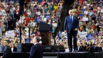 Тръмп пада със 138 места в списъка на най-богатите американци