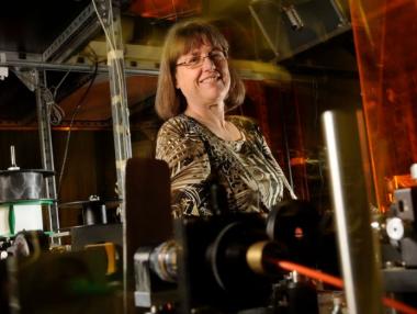 Wikipedia отказа страница на физичката, която спечели Нобел