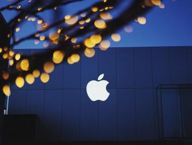 Акциите на Apple поскъпнаха с над 1.2%