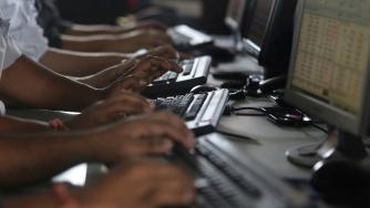 Американските и европейски индекси се понижиха