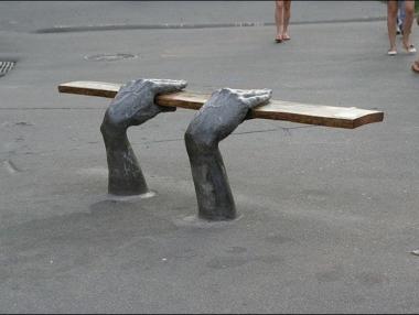 10 атрактивни дизайна на пейки