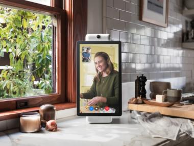 Facebook представи „умния“ си високоговорител за видео чат