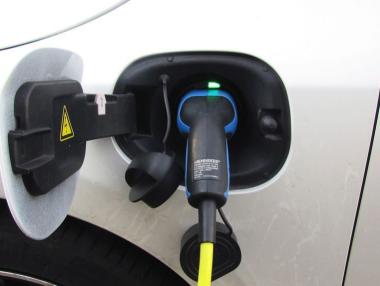 Великобритания реже субсидиите за хибридни автомобили