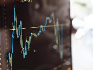 Забавянето на икономическия ръст на САЩ доведе до колебливи резултати на борсата