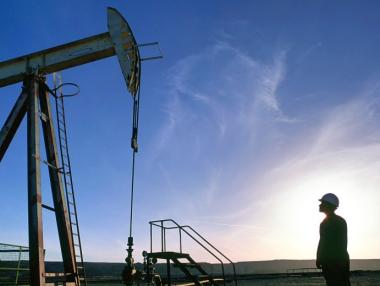 Петролът поскъпна в ранната азиатска сесия