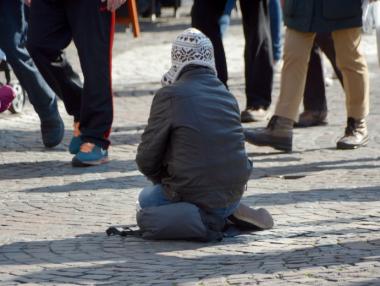 България остава лидер по брой хора, застрашени от бедност
