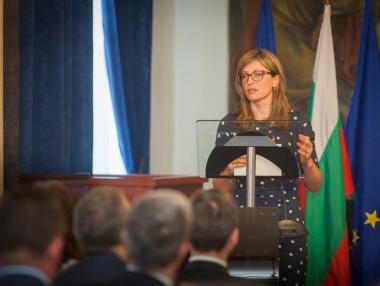 Захариева: Правата на българите на Острова ще бъдат защитени след Brexit